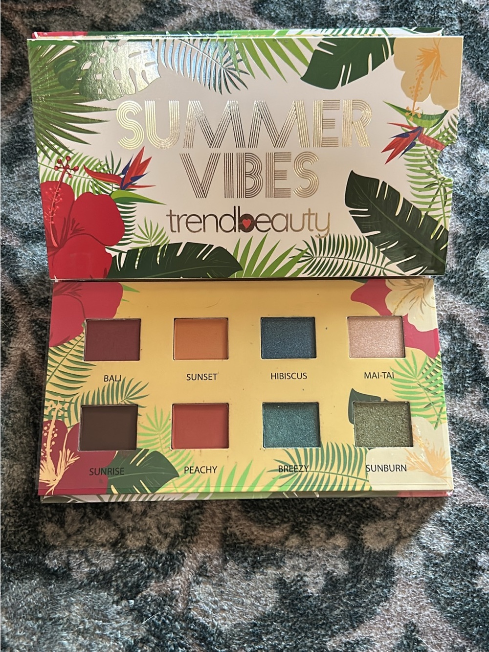 Summer Vibes Eyeshadow Palette - Multi-Color